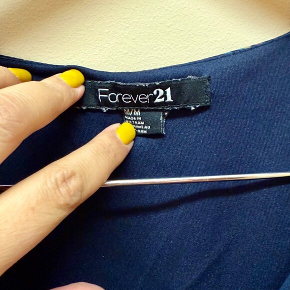 Forever 21 blue floral top - Picture 4 of 4